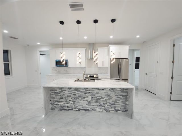 3983 33rd AVE NE, Naples, FL 34120