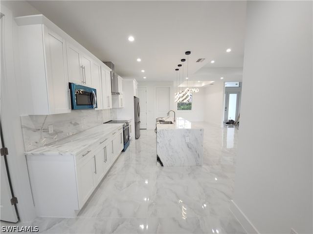 3983 33rd AVE NE, Naples, FL 34120