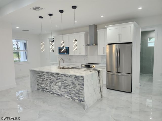 3983 33rd AVE NE, Naples, FL 34120