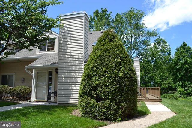 475 BROWN BRIAR CIR, Horsham, PA 19044
