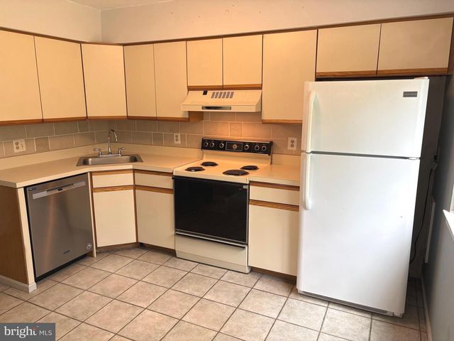 475 BROWN BRIAR CIR, Horsham, PA 19044