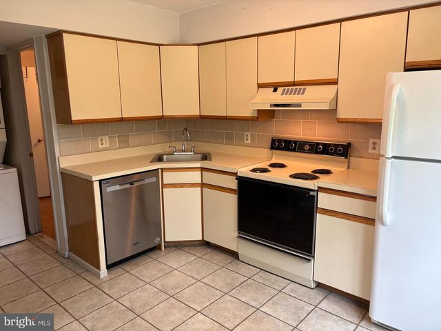 475 BROWN BRIAR CIR, Horsham, PA 19044