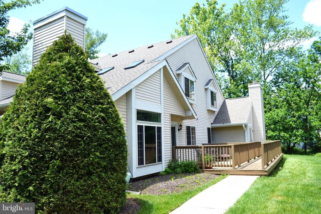 475 BROWN BRIAR CIR, Horsham, PA 19044