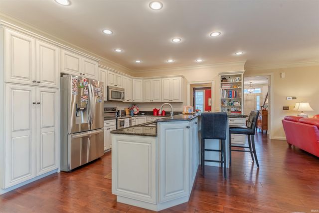 8200 Clearview Drive, Newburgh, IN 47630