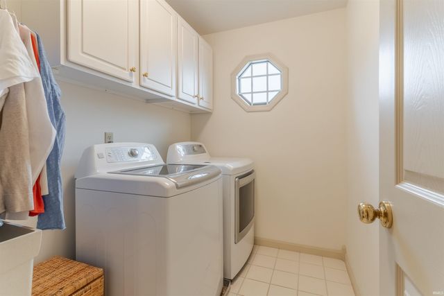 8200 Clearview Drive, Newburgh, IN 47630