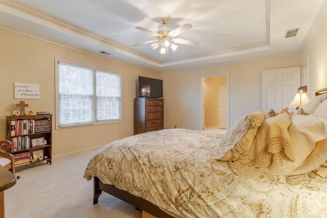 8200 Clearview Drive, Newburgh, IN 47630