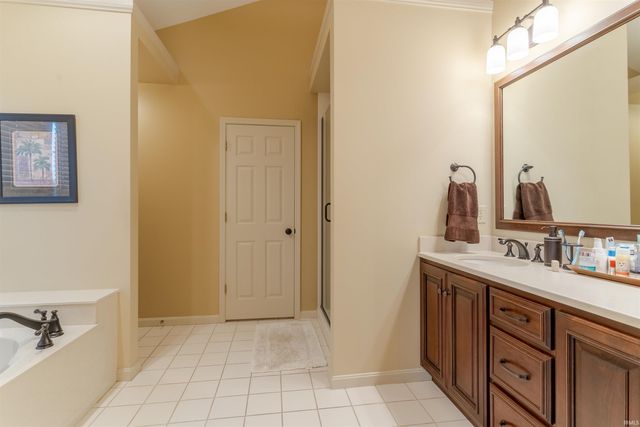 8200 Clearview Drive, Newburgh, IN 47630