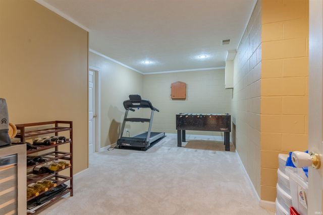 8200 Clearview Drive, Newburgh, IN 47630