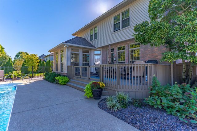 8200 Clearview Drive, Newburgh, IN 47630