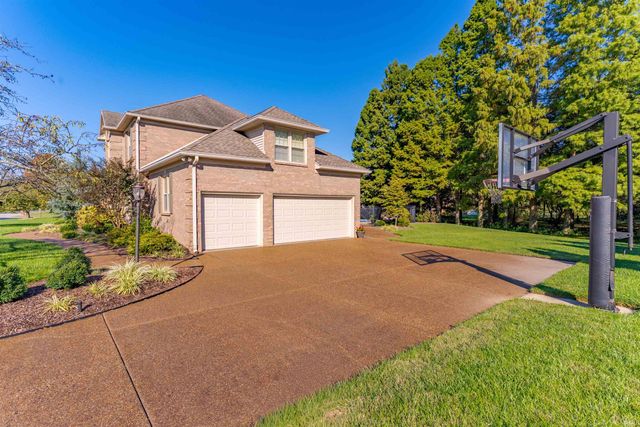 8200 Clearview Drive, Newburgh, IN 47630