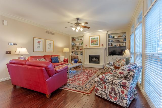 8200 Clearview Drive, Newburgh, IN 47630