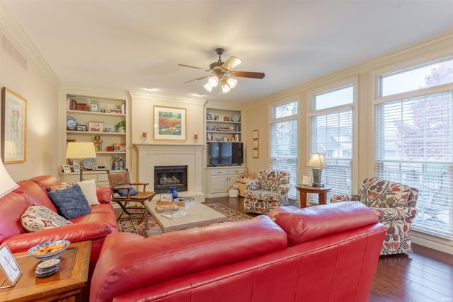 8200 Clearview Drive, Newburgh, IN 47630