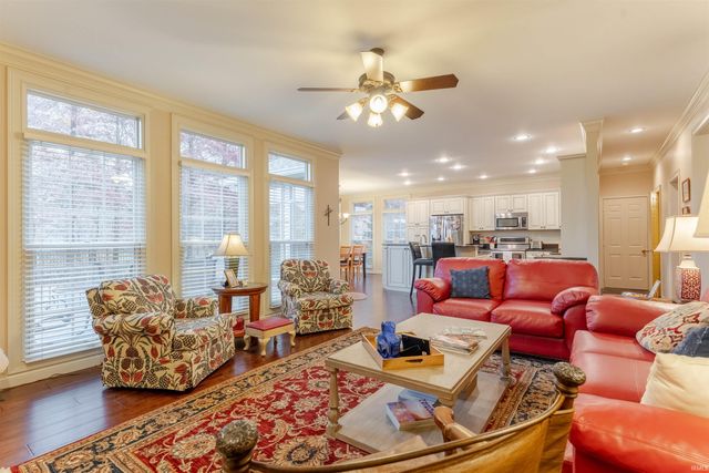 8200 Clearview Drive, Newburgh, IN 47630