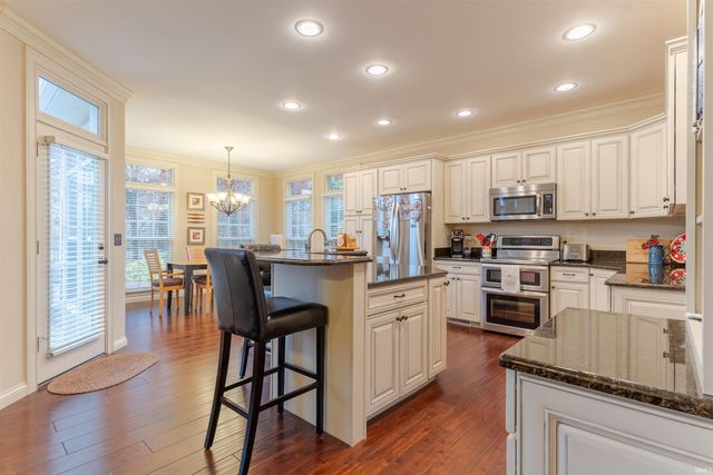 8200 Clearview Drive, Newburgh, IN 47630