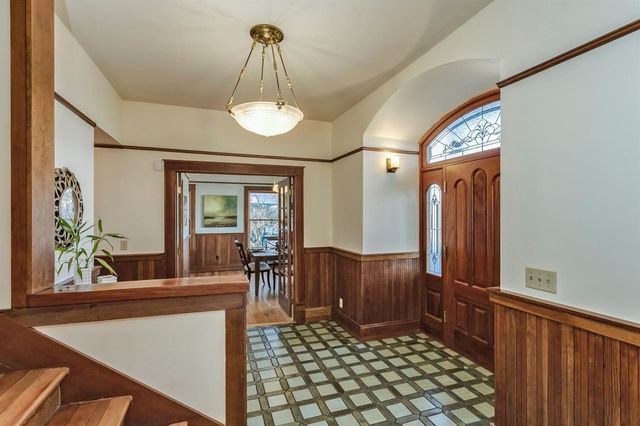 19 Gresham Street, Ashland, OR 97520