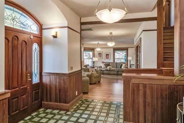 19 Gresham Street, Ashland, OR 97520