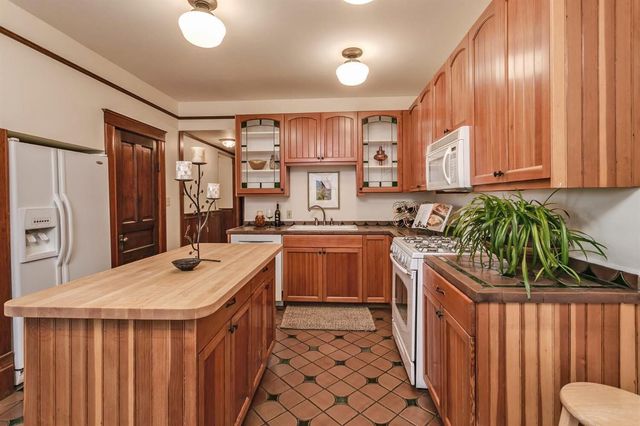 19 Gresham Street, Ashland, OR 97520