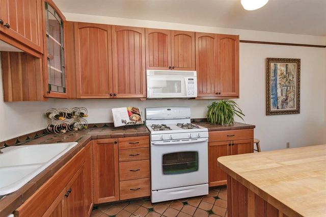 19 Gresham Street, Ashland, OR 97520