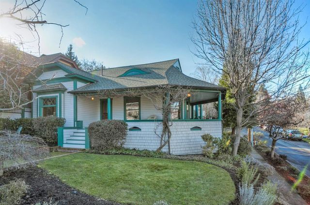 19 Gresham Street, Ashland, OR 97520