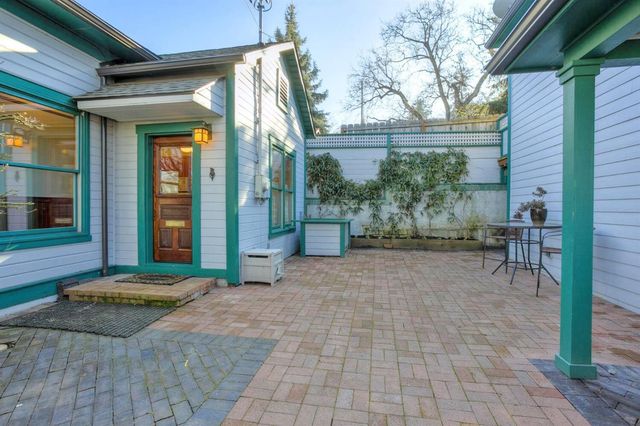 19 Gresham Street, Ashland, OR 97520