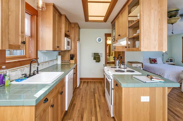 19 Gresham Street, Ashland, OR 97520