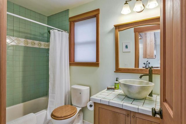 19 Gresham Street, Ashland, OR 97520