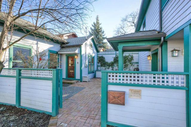 19 Gresham Street, Ashland, OR 97520