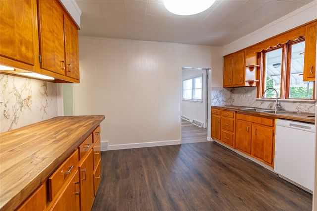 213 Plum St, Plum Boro, PA 15239