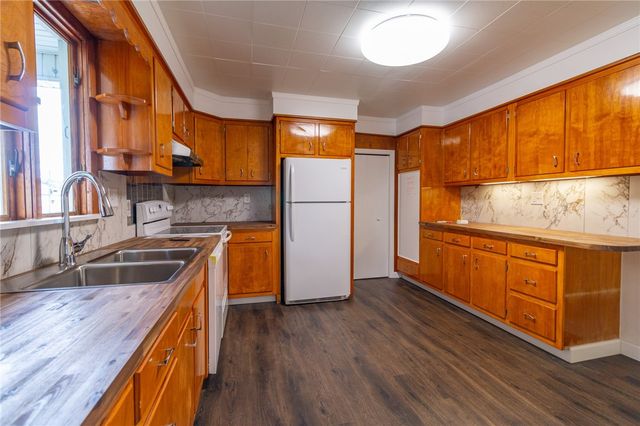 213 Plum St, Plum Boro, PA 15239
