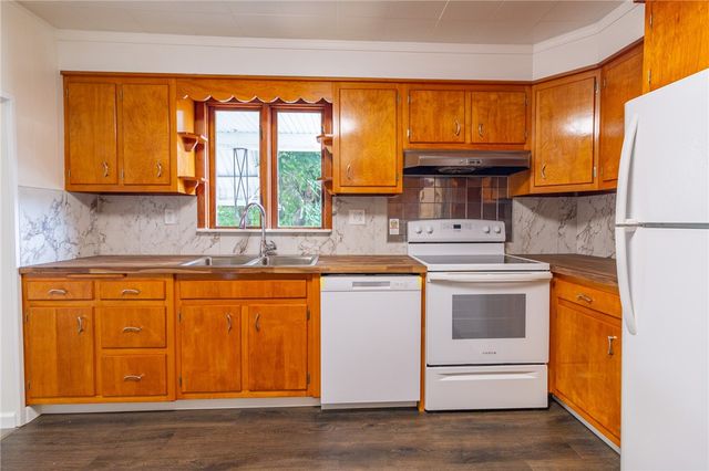 213 Plum St, Plum Boro, PA 15239