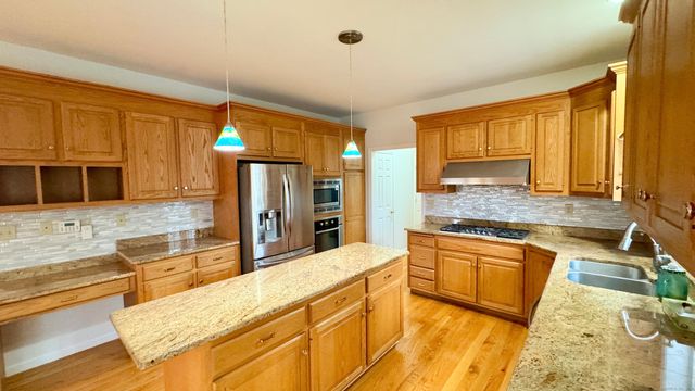 18 Honey Lane, Southington, CT 06489