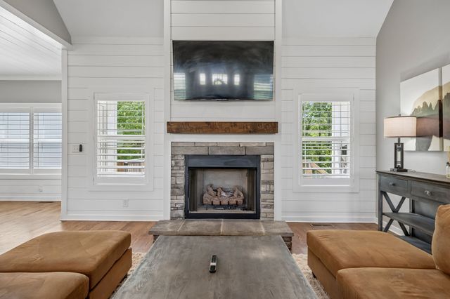 101 Amelia Dr, Bon Aqua, TN 37025