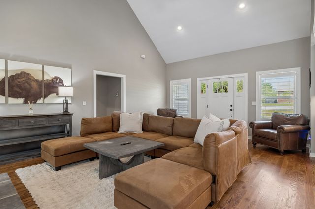 101 Amelia Dr, Bon Aqua, TN 37025