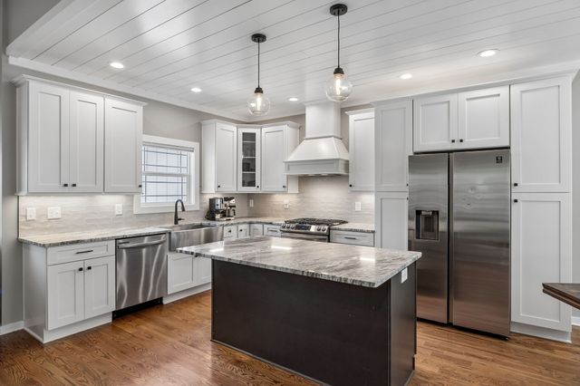 101 Amelia Dr, Bon Aqua, TN 37025