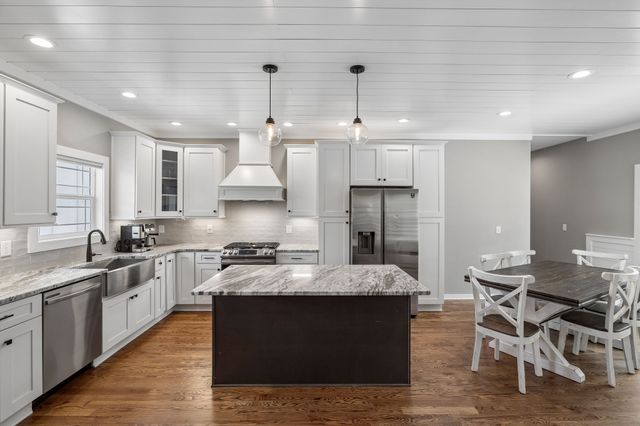 101 Amelia Dr, Bon Aqua, TN 37025