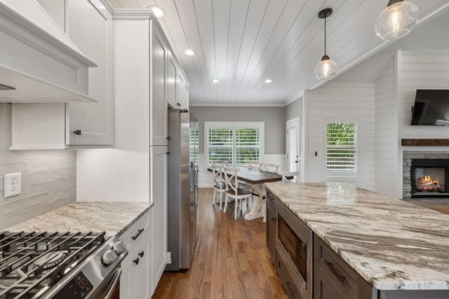 101 Amelia Dr, Bon Aqua, TN 37025