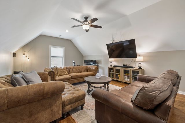 101 Amelia Dr, Bon Aqua, TN 37025