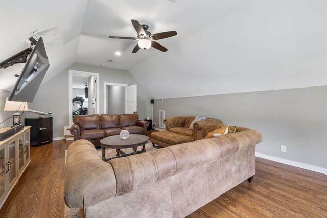 101 Amelia Dr, Bon Aqua, TN 37025