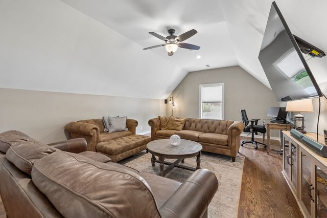 101 Amelia Dr, Bon Aqua, TN 37025
