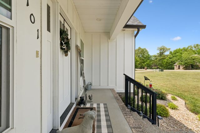 101 Amelia Dr, Bon Aqua, TN 37025