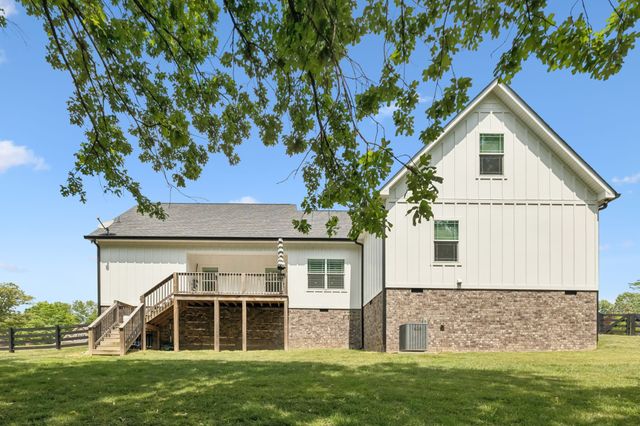 101 Amelia Dr, Bon Aqua, TN 37025