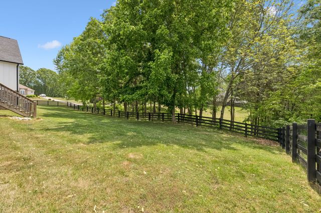 101 Amelia Dr, Bon Aqua, TN 37025
