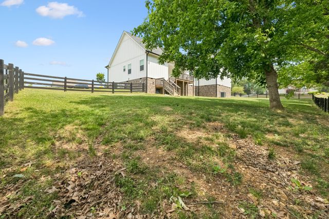 101 Amelia Dr, Bon Aqua, TN 37025