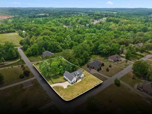 101 Amelia Dr, Bon Aqua, TN 37025