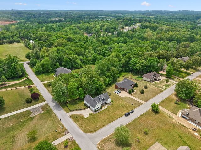 101 Amelia Dr, Bon Aqua, TN 37025