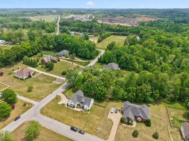 101 Amelia Dr, Bon Aqua, TN 37025