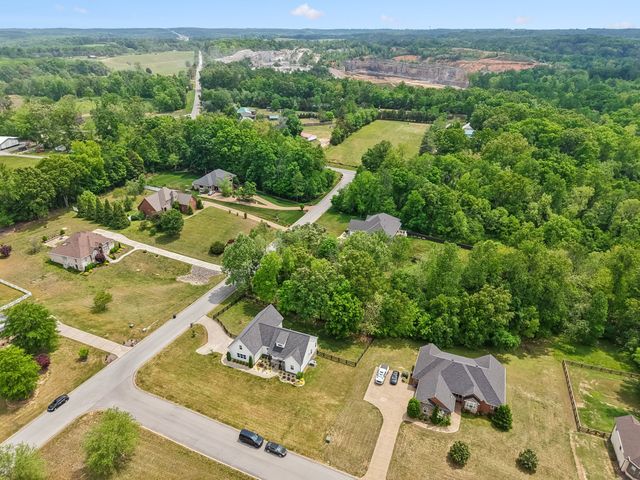 101 Amelia Dr, Bon Aqua, TN 37025