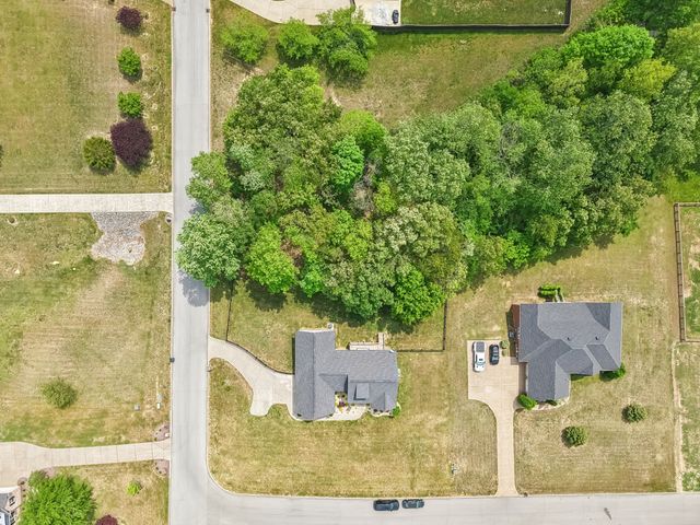 101 Amelia Dr, Bon Aqua, TN 37025