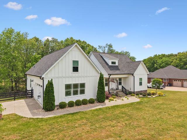 101 Amelia Dr, Bon Aqua, TN 37025