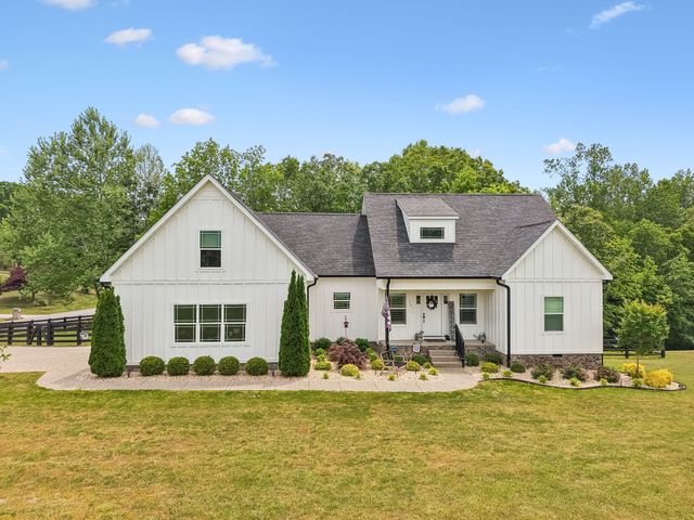 101 Amelia Dr, Bon Aqua, TN 37025